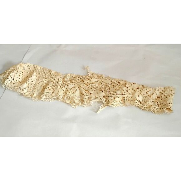 Vintage 1920s to 1940s Rayon Lace Trim, 52 Inches Long, Ecru - Picture 2 of 2